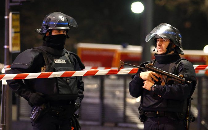 مجلس الشيوخ الفرنسي يصادق على تمديد حالة الطوارئ في فرنسا لـمدة 7 أشهر إضافية