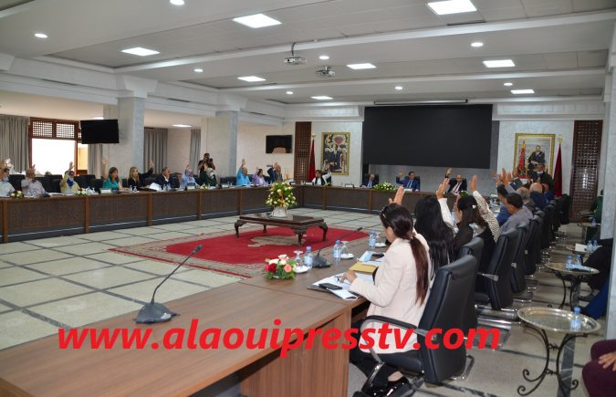 أعضاء مجلس عمالة فاس برئاسة جواد الفايق يصادقون بالإجماع على النظام الداخلي لمجلس العمالة