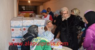 خديجة حجوبي تشرف على عملية تمكين 4000 أسرة بفاس والجهة من قفة رمضان تحت شعار : نتقاسمو فطورنا