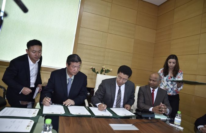 عبد النبي بعوي يوقع اتفاقية إطار مع شركة صينية متخصصة في المجال الفلاحي والقطاع المنجمي تعتزم توفير 12 ألف منصب شغل